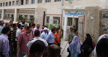بلاغ يتهم أنصار "مرسى" بالدعاية أمام اللجان فى أوسيم