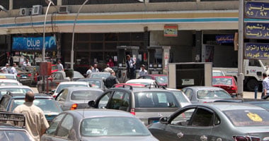 قنديل معلقاً على نية الحكومة تحريك أسعار الوقود: "كله كلام فى كلام"