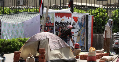 معتصمو الدفاع يطلقون سراح بلطجى اعترف بتقاضيه 20 جنيها لضرب الجيش