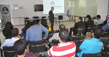 "اتش سى" تطلق برنامجًا تدريبيًا لطلبة الجامعات تؤهلهم لسوق المال