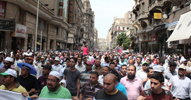 مسيرة التحرير تنضم لمتظاهرى مسجد الفتح وبدء التحرك نحو "الدفاع"