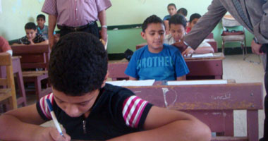 طلاب إعدادية الجيزة يؤدون امتحانى الجبر والحاسب الآلى
