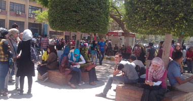 عودة الدراسة بـ "عين شمس".. والأمن يكثف تواجده على البوابة الرئيسية