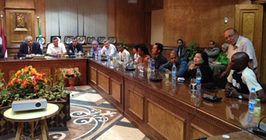 محافظ المنيا يلتقى وفداً عالمياً لتبادل الخبرات فى مجال المهارات الزراعية الحديثة