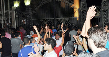 متظاهرون يعترضون أنصار "شفيق" ويرفضون ظهوره فضائيا