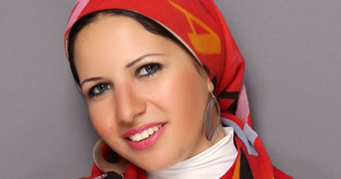 وصفات طبيعية للعناية بالشعر وفرده بسرعة وسهولة