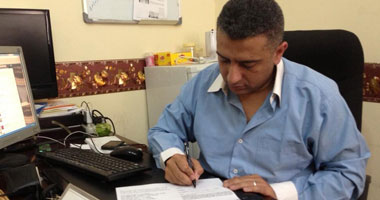عضو بـ"الحرية والعدالة" فى الدقهلية يوقع على استمارة "تمرد"