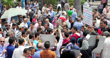 مسيرة تنطلق من القائد إبراهيم إلى اعتصام المثقفين بمسرح بيرم التونسى