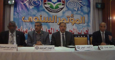 "الحرية والعدالة" يستعين بشركات تجارية لتنظيم مؤتمر عن العمال 