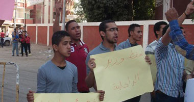 وقفة للقوى السياسية بأسيوط تضامناً مع حبس عضو التيار الشعبى