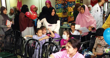 طفلة بـ"عيب خلقى" تناشد المسئولين علاجها على نفقة الدولة