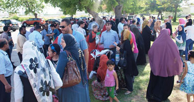الجالية المصرية بـ"صلالة" تهتف للسيسى أمام السفارة