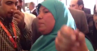 يديعوت أحرونوت تلقى الضوء على صاحبة مقولة "Shut up Obama"