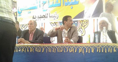 وصول محافظ الوادى الجديد السابق لحضور مؤتمر دعم السيسى بالإسماعيلية 