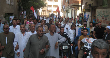 بالصور..مسيرة حاشدة لتأييد السيسى بـ"أويش الحجر" بالدقهلية 