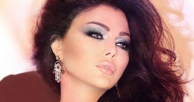 هيفاء وهبى تستأنف "كلام على ورق" بعد واجب عزاء حسين الإمام