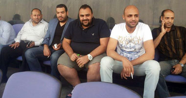 الممثل "شيكو" يؤازر الزمالك من مقصورة الدفاع أمام الهلال