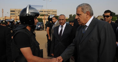 ننشر تفاصيل تفقد رئيس الوزراء ووزير الداخلية لقطاع الأمن المركزى بالدراسة.. زارا القوات المشاركة فى تأمين الانتخابات واطمأنا على جاهزيتها.. ومحلب: الوطن يقدر تضحياتكم وواثق أنكم قادرون على حفظ الأمن 