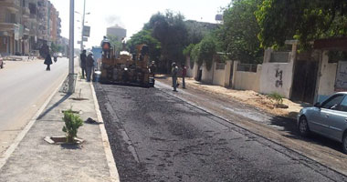 طرق الوادى الجديد تستكمل أعمال مشروعات الرصف والتمهيد بالخارجة 