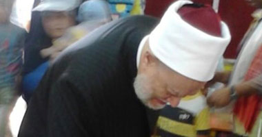 خطب الجمعة تتناول الحديث عن حسن الخلق.. وعلى جمعة يدخل فى نوبة بكاء بسبب العمليات الإرهابية.. مظهر شاهين: إذا سقطت مصر سقطت الأمة.. وخطيب الأزهر: الإسلام انتشر بالكلمة السوية وفروضنا تحض على الأخلاق