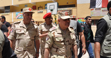 وزير الدفاع يغادر مدرسة المقريزى بعد تفقد الحالة الأمنية