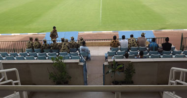 بالصور.. أشرف قاسم يسمح لجنود القوات المسلحة بحضور تدريبات المحلة