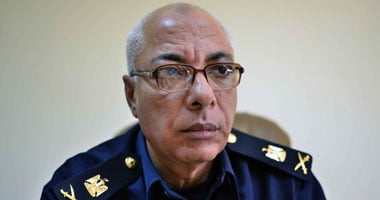 مدير الحماية المدنية بالقاهرة يقدم العزاء لأسرة الشهيد محمد لطفى