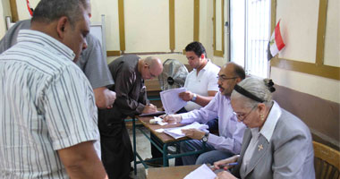 توافد المواطنين على لجان الصالة المغطاة و"رجاك" بالبحر الأحمر