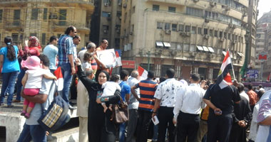 بالصور.. احتفالات بفوز السيسى فى التحرير على أنغام اﻷغانى الوطنية