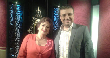 بالصور.. لبلبة ضيفة عمرو الليثى فى "واحد من الناس" بأحد دور الأيتام