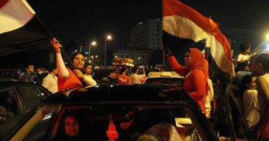 مواطنون يتوافدون على ميدان التحرير ابتهاجا باكتساح السيسى