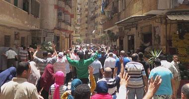 عناصر الإخوان يتجمعون أمام مسجد المغفرة بـ"حدائق المعادى"