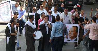 محافظ الوادى الجديد السابق يقود مسيرة بالمزمار البلدى لدعم السيسى 