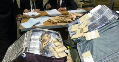 إحباط محاولة تهريب 1000 هاتف محمول بمطار القاهرة