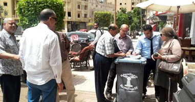 "مصائب قوم عند قوم فوائد".. رفع صناديق القمامة من المناطق الحيوية خوفا من زرع المتفجرات يعيد مهنة المتعهدين للحياة من جديد.. ورئيس تجميل القاهرة يؤكد: العودة لن تكلف المواطن "مليم" زيادة