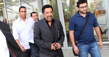 الشاب خالد يصل مطار القاهرة لإحياء حفل "بورتور كايرو"