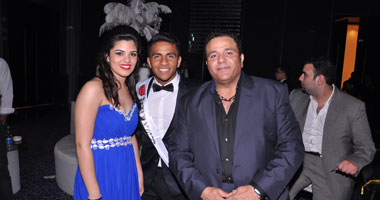 محمد فؤاد يحتفل بابنه بندق فى ليلة تخرجه