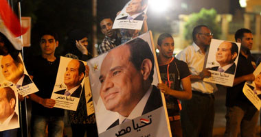 توافد مؤيدى السيسى على مصر الجديدة لتنظيم سلاسل بشرية لدعم المشير