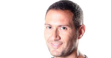 غدا.. طونى أبو جودة يفاجئ جمهور "شكلك مش غريب" بملك الروك أند رول