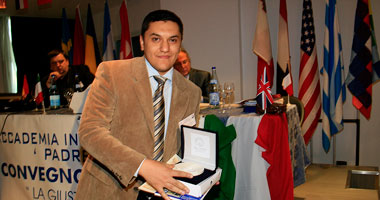 شاعر سكندرى يفوز بالجائزة الأولى فى مهرجان إيطاليا