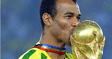 ميلا يقود هجوم منتخب "المعمرين" وسيطرة إيطالية على الدفاع