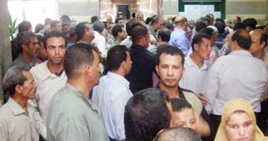 ليلة بكت فيها المستشفيات.. الاعتداءات تتسبب فى إغلاق مستشفى بنى سويف والمنيرة والشيخ زايد والدمرداش.. وطبيب: الهجمات تمت من قبل "بلطجية" منظمين والشرطة العسكرية المكلفة بالحماية اختفت أثناء الحادث 