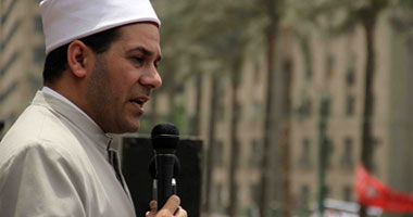 مظهر شاهين يسأل: هل تتزوج من سيدة سبق لها الزواج؟
