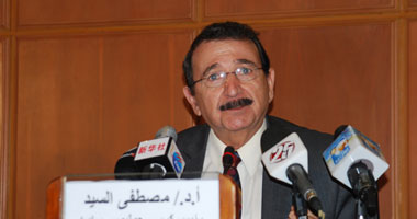 مصطفى السيد: أمريكا لا تحب الباحثين لكنها تنفق عليهم الأموال 
