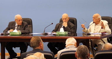 الجندى: الاقتصاد ليس منهاراً.. إسكندر: ملايين "الاجتماعى" لا تستغل
