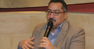 إبراهيم عيسى فى "هنا القاهرة": مرسى مزق البلاد هو وجماعته