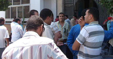 احتجاج المتعاقدين بمشروع التأمين الصحى بالسويس 
