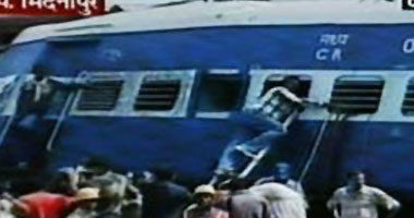 مقتل 11 طفلا فى اصطدام قطار بحافلة مدرسية بالهند