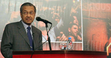 مهاتير محمد: أنصح المصريين بعدم الاقتراض من صندوق النقد الدولى..  والبحث عن موارد داخلية لتحقيق النهضة.. المظاهرات والاعتصامات لا تساهم فى خلق مناخ ديمقراطى جيد