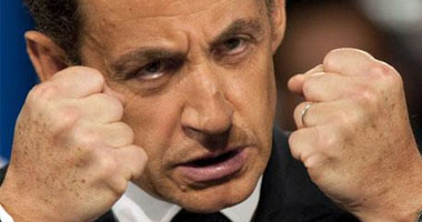 تليجراف: ساركوزى وكاميرون وعدا الليبيين بالقبض على القذافى
